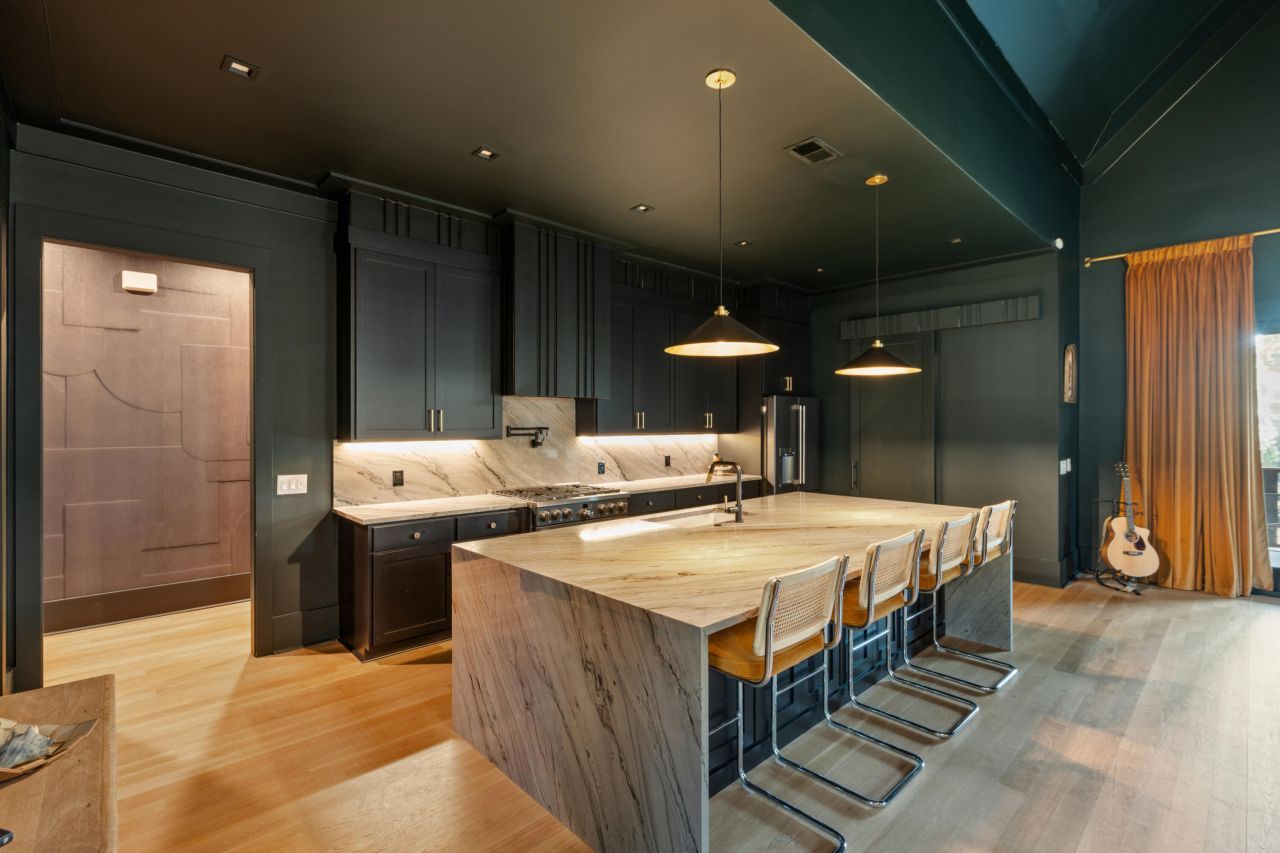 641 Coral Street Photo 7