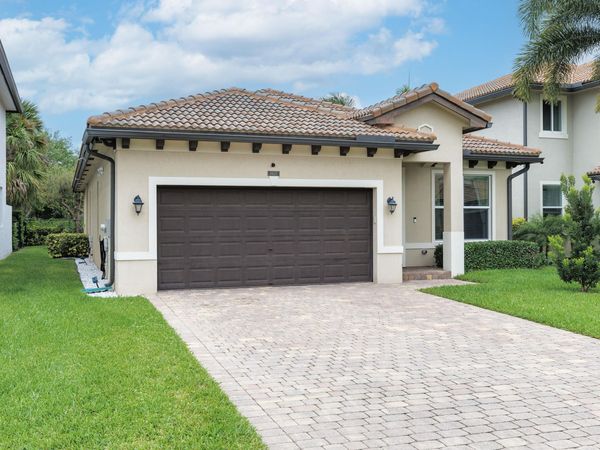 6837 Langdon Way, Greenacres, FL 33463