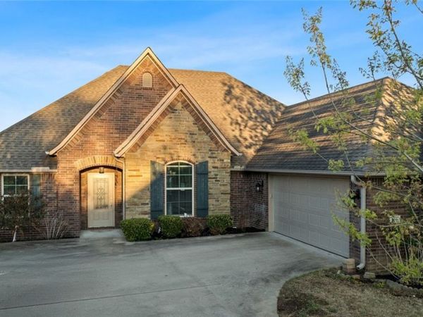 709 SW Barn Valley Road, Bentonville, AR 72712