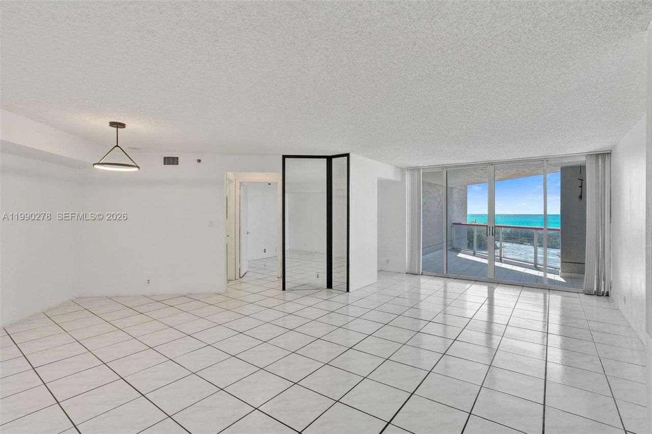 6767 Collins Ave , Unit 304, Miami Beach, FL 33141 Photo