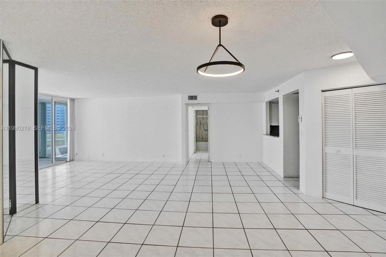 6767 Collins Ave , Unit 304, Miami Beach, FL 33141 Photo