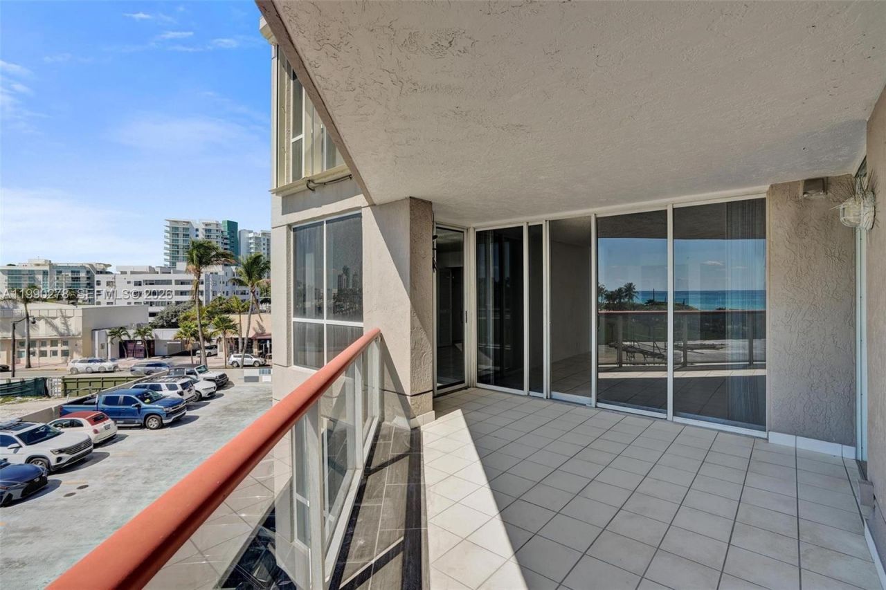 6767 Collins Ave , Unit 304, Miami Beach, FL 33141 Photo
