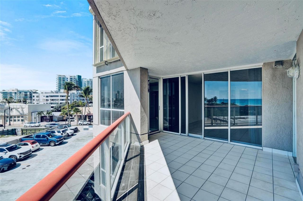6767 Collins Ave, Unit 304, Miami Beach, FL 33141 Photo