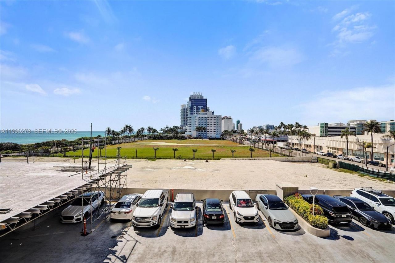 6767 Collins Ave , Unit 304, Miami Beach, FL 33141 Photo