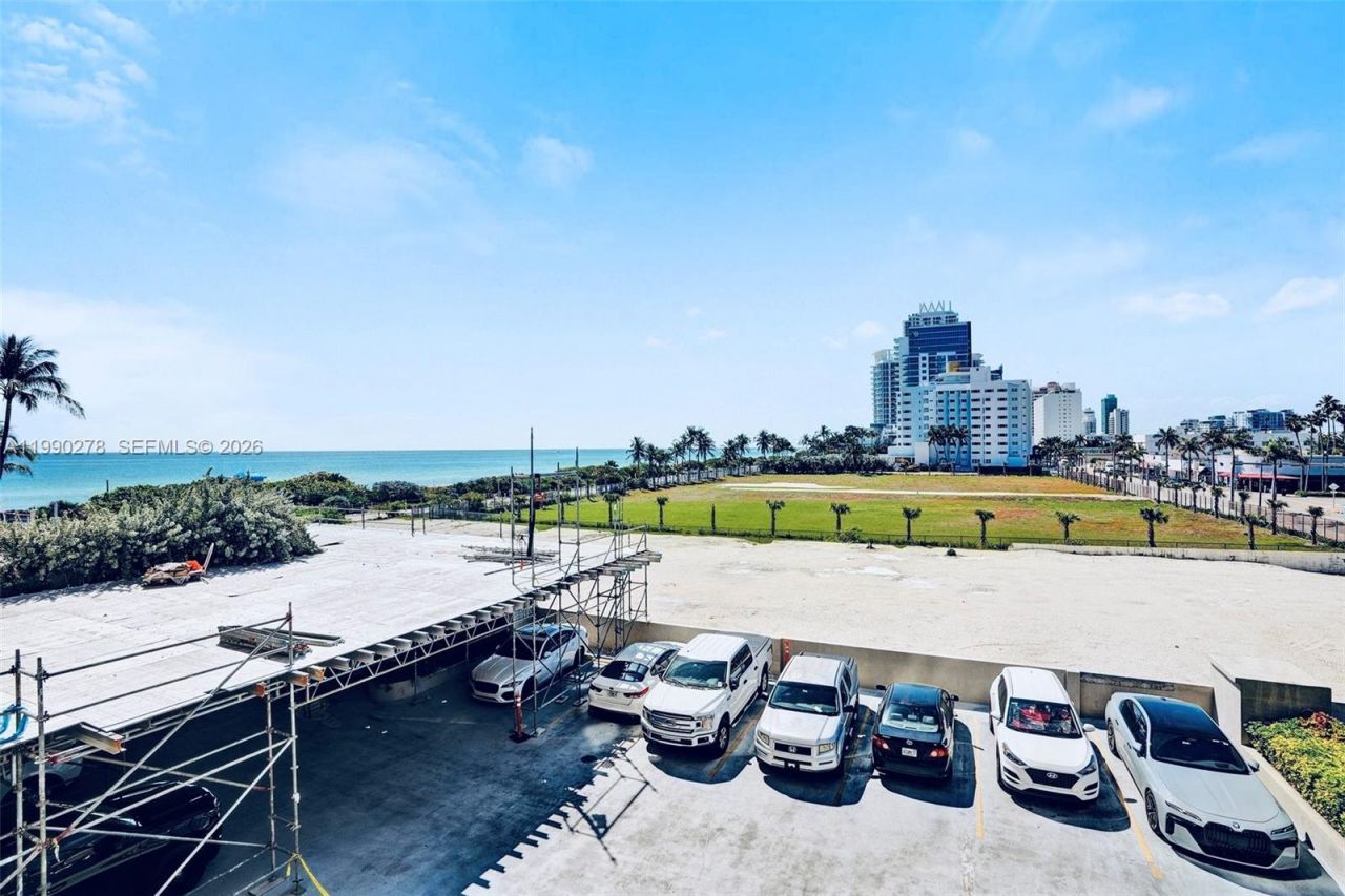 6767 Collins Ave, Unit 304, Miami Beach, FL 33141 Photo