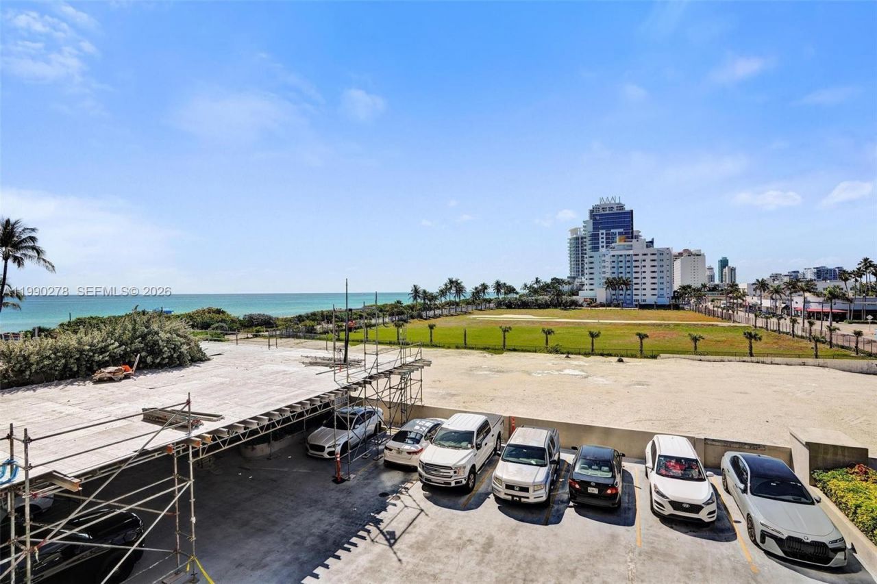 6767 Collins Ave , Unit 304, Miami Beach, FL 33141 Photo