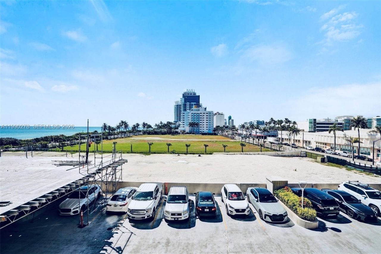 6767 Collins Ave, Unit 304, Miami Beach, FL 33141 Photo