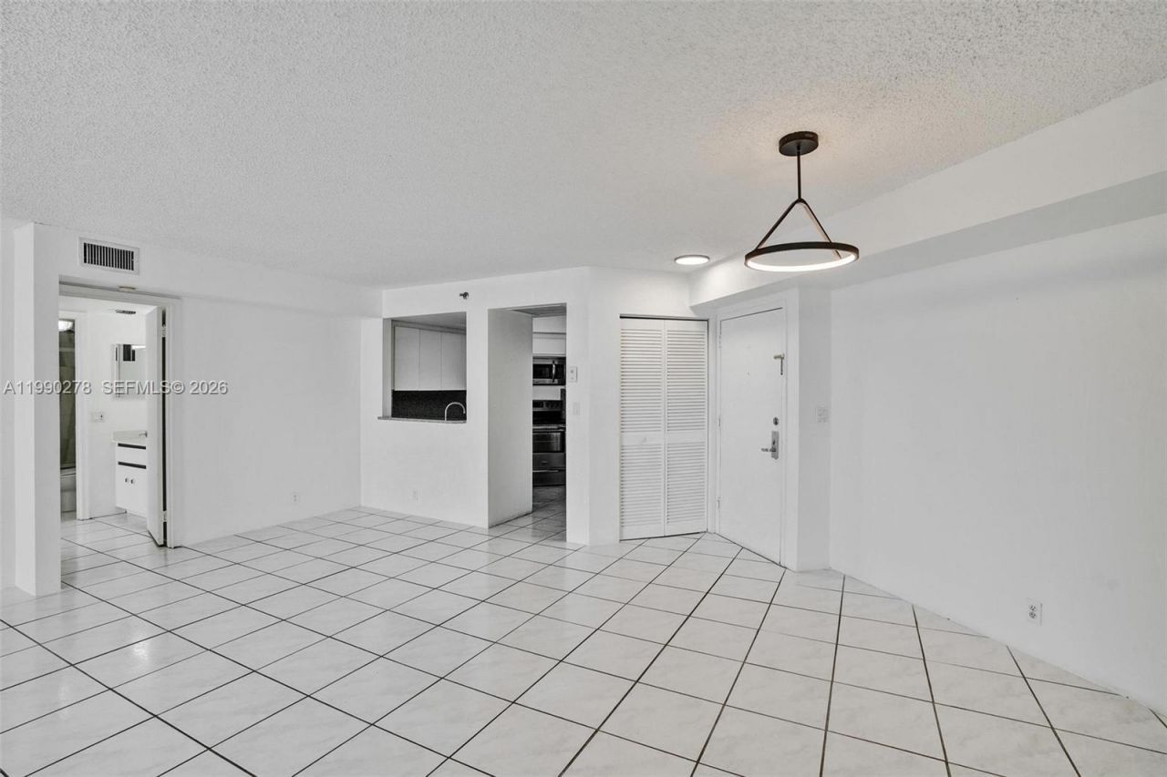 6767 Collins Ave , Unit 304, Miami Beach, FL 33141 Photo
