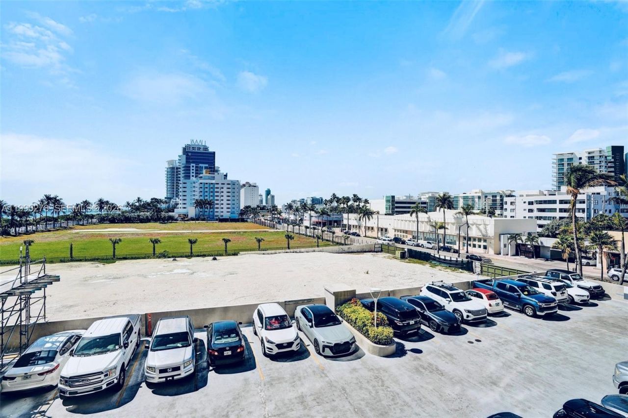 6767 Collins Ave, Unit 304, Miami Beach, FL 33141 Photo