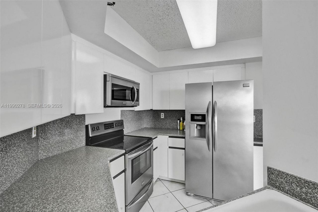 6767 Collins Ave , Unit 304, Miami Beach, FL 33141 Photo
