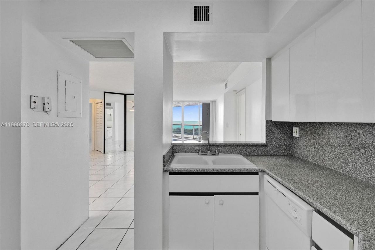 6767 Collins Ave , Unit 304, Miami Beach, FL 33141 Photo