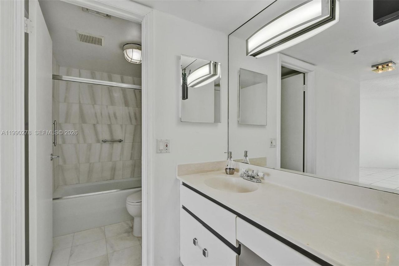 6767 Collins Ave , Unit 304, Miami Beach, FL 33141 Photo