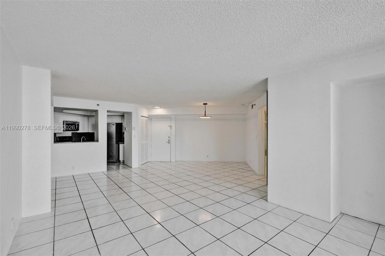 6767 Collins Ave , Unit 304, Miami Beach, FL 33141 Photo