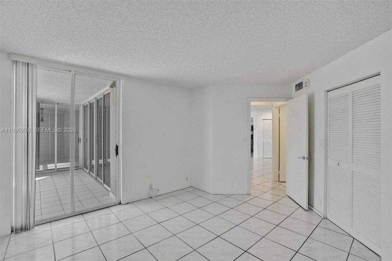 6767 Collins Ave , Unit 304, Miami Beach, FL 33141 Photo