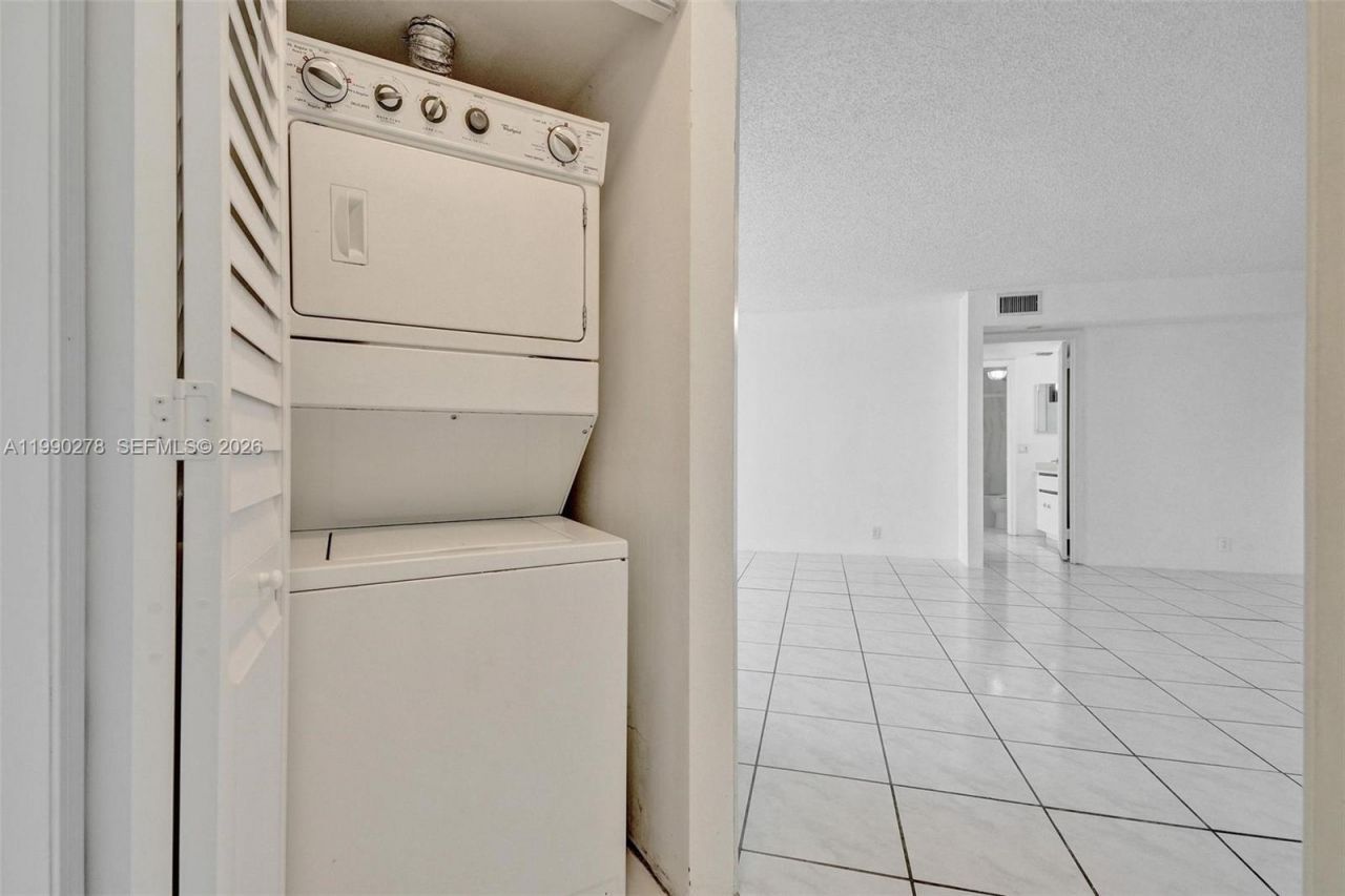 6767 Collins Ave , Unit 304, Miami Beach, FL 33141 Photo