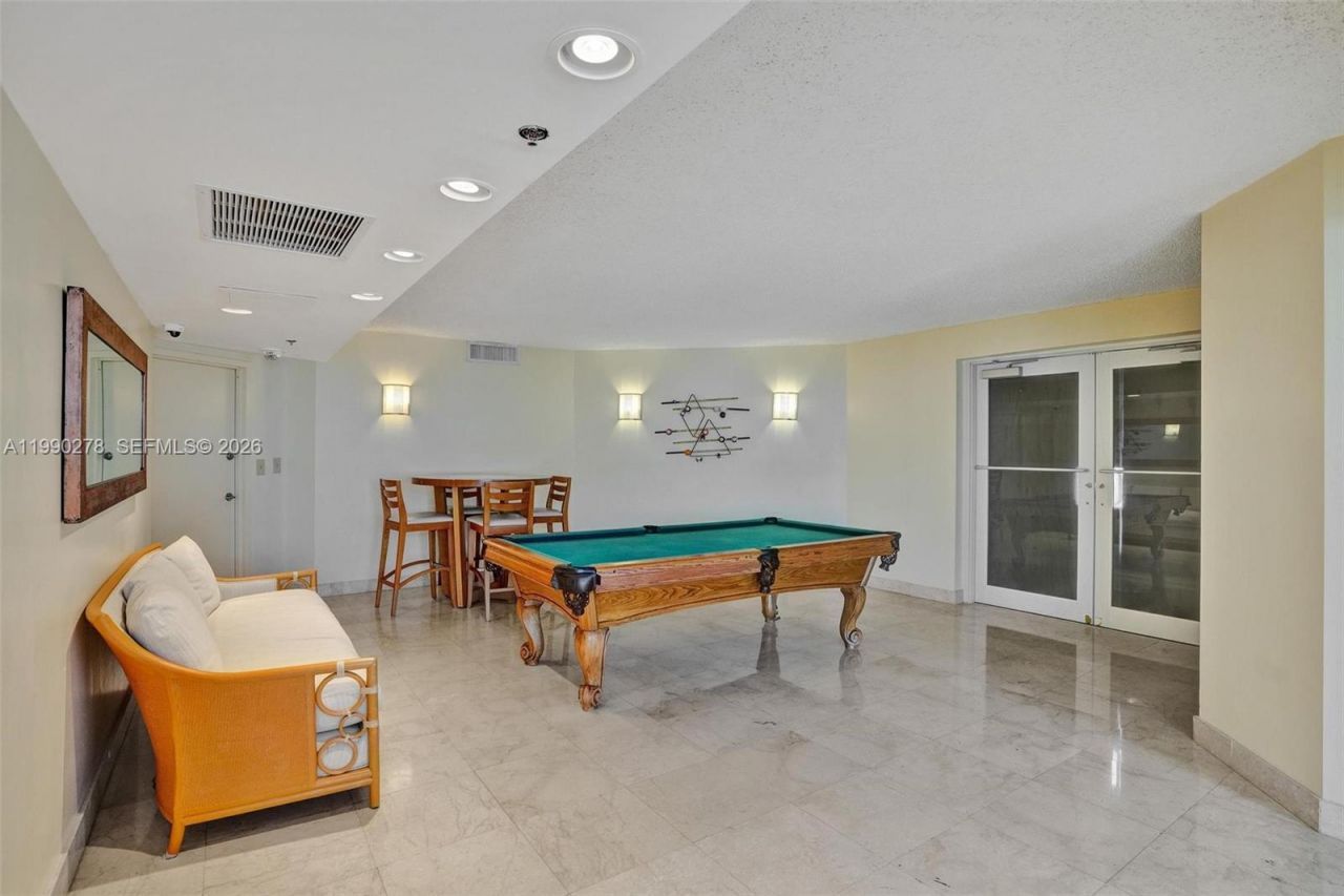 6767 Collins Ave , Unit 304, Miami Beach, FL 33141 Photo