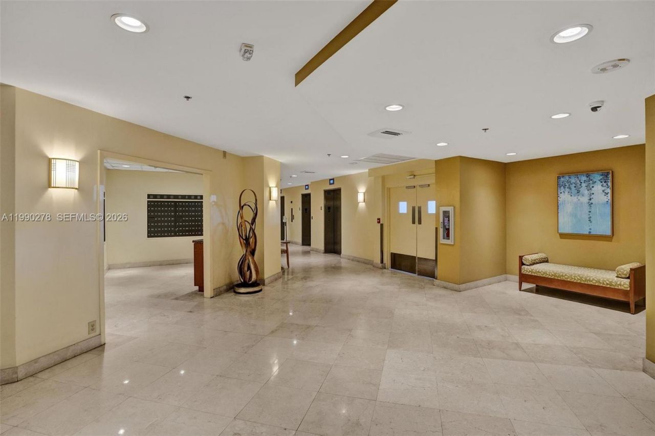 6767 Collins Ave , Unit 304, Miami Beach, FL 33141 Photo