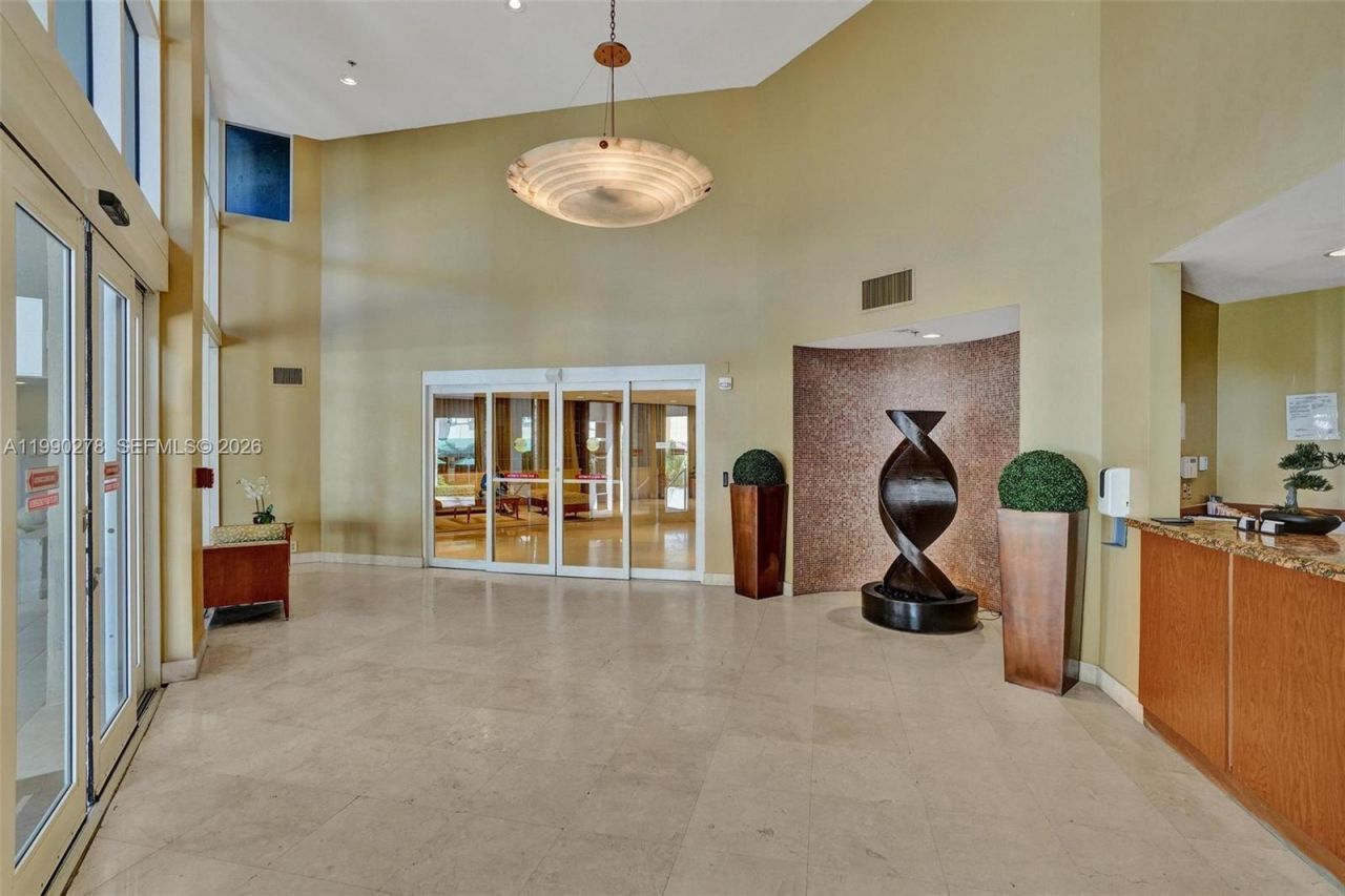 6767 Collins Ave , Unit 304, Miami Beach, FL 33141 Photo