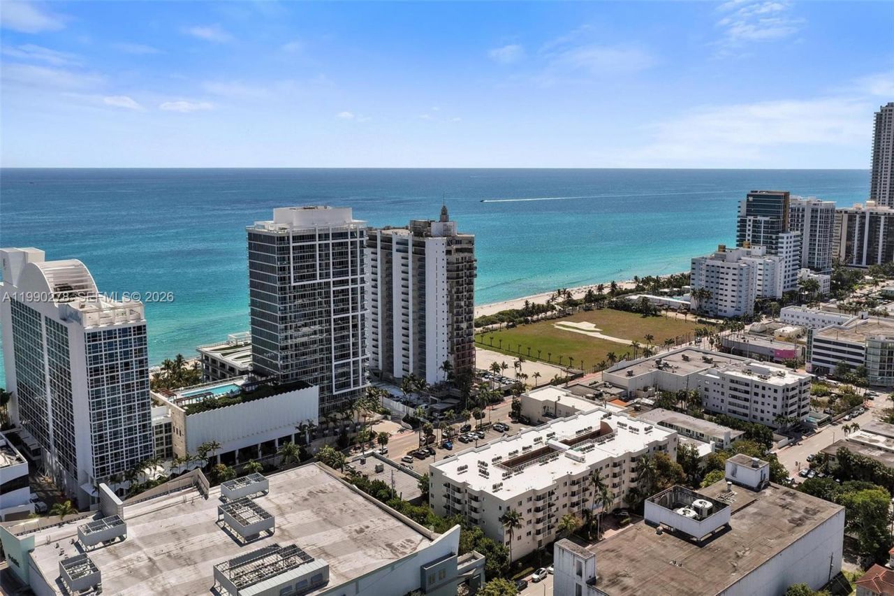6767 Collins Ave , Unit 304, Miami Beach, FL 33141 Photo