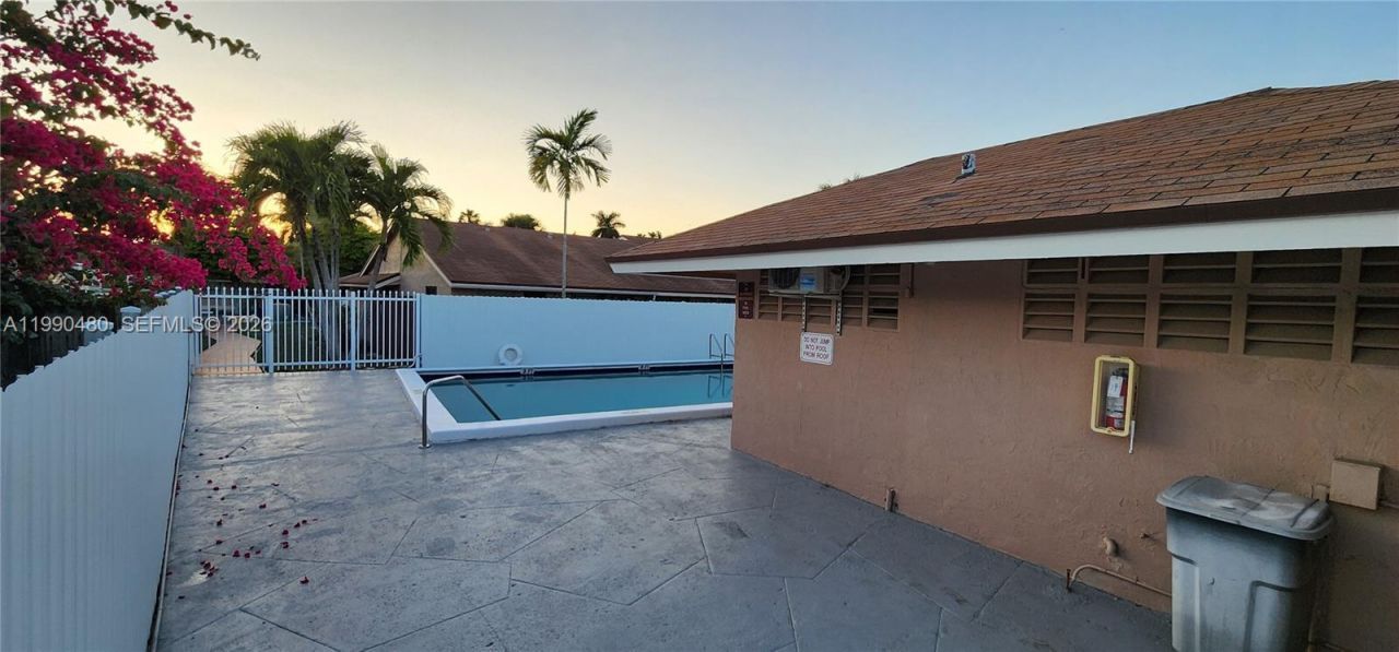 15585 SW 76th Ln, Unit A81-8, Miami, FL 33193 Photo