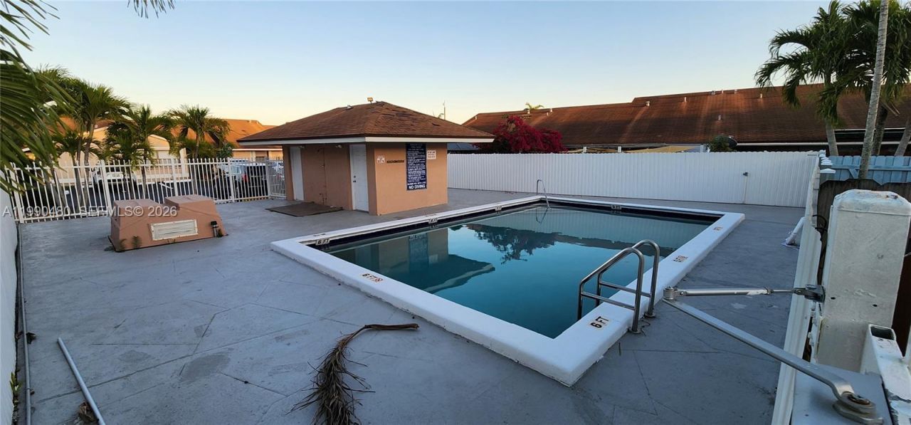 15585 SW 76th Ln, Unit A81-8, Miami, FL 33193 Photo