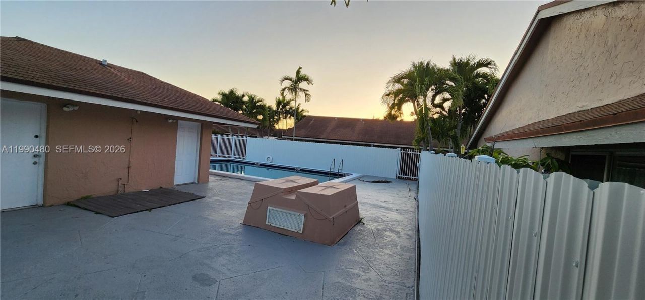 15585 SW 76th Ln, Unit A81-8, Miami, FL 33193 Photo