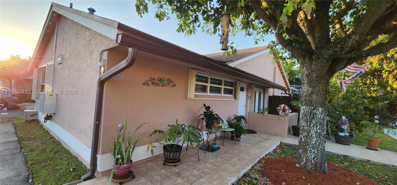 15585 SW 76th Ln, Unit A81-8, Miami, FL 33193 Photo