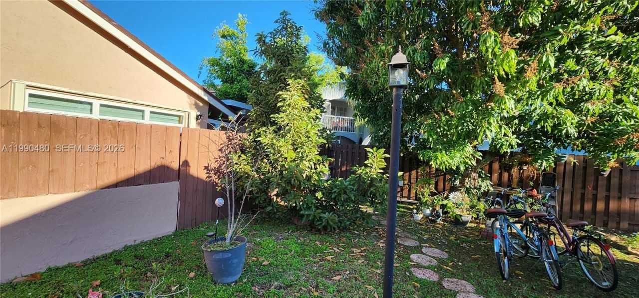 15585 SW 76th Ln, Unit A81-8, Miami, FL 33193 Photo