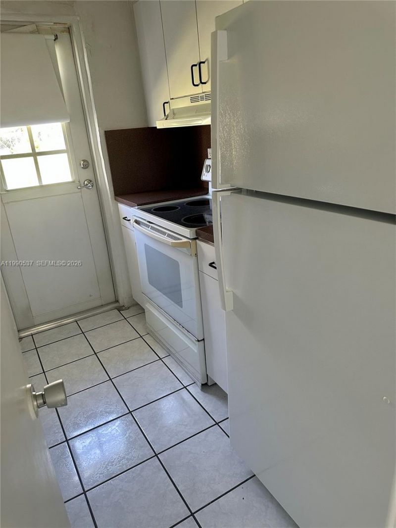 7920 East Dr, Unit 11, North Bay Village, FL 33141 Photo