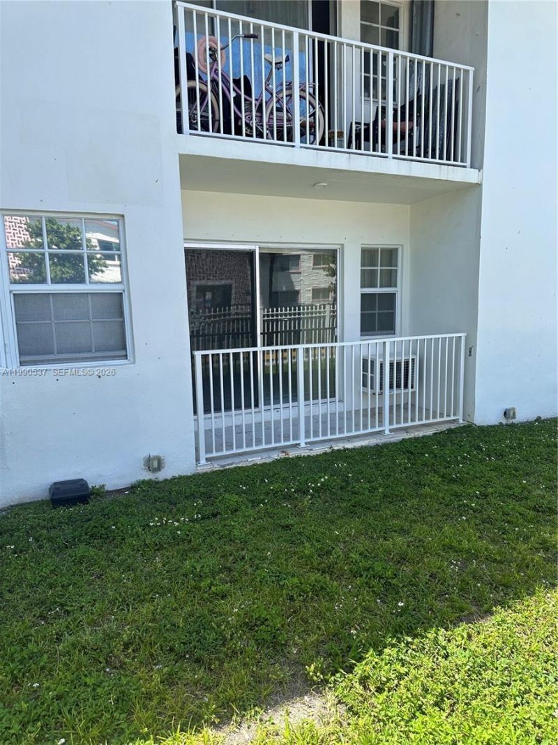 7920 East Dr, Unit 11, North Bay Village, FL 33141 Photo
