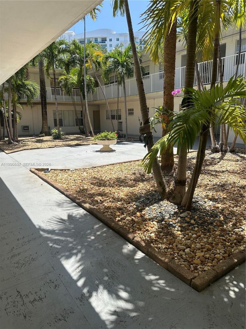 7920 East Dr, Unit 11, North Bay Village, FL 33141 Photo