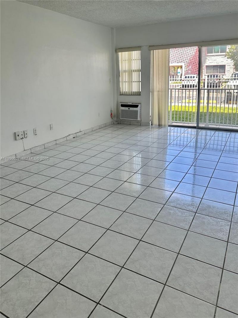 7920 East Dr, Unit 11, North Bay Village, FL 33141 Photo