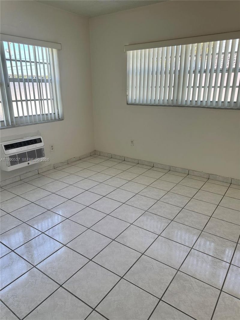 7920 East Dr, Unit 11, North Bay Village, FL 33141 Photo