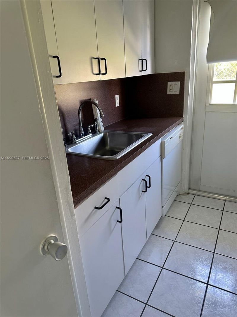 7920 East Dr, Unit 11, North Bay Village, FL 33141 Photo