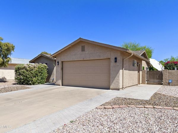 26613 S EASTLAKE Drive, Sun Lakes, AZ 85248