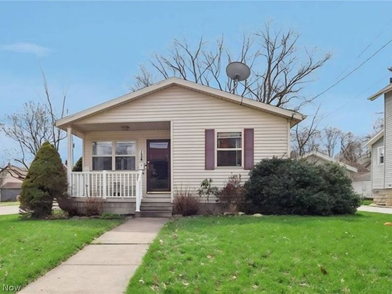 134 Hazelwood Avenue, Barberton, OH 44203 Photo 1