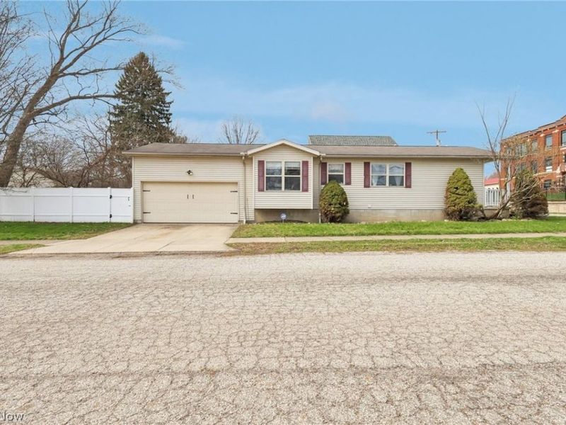 134 Hazelwood Avenue, Barberton, OH 44203 Photo 4