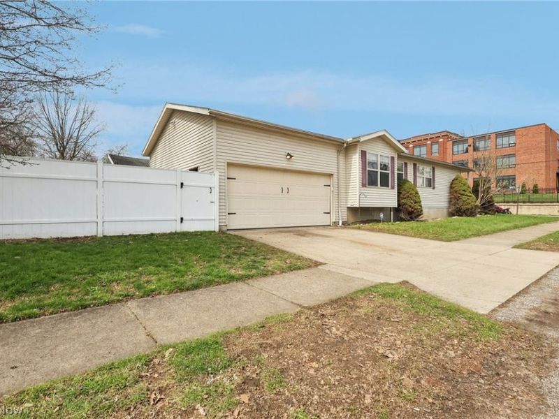 134 Hazelwood Avenue, Barberton, OH 44203 Photo 5