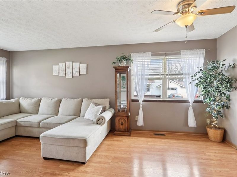 134 Hazelwood Avenue, Barberton, OH 44203 Photo 9