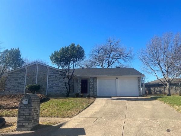 3012 Barrington Court, Arlington, TX 76014