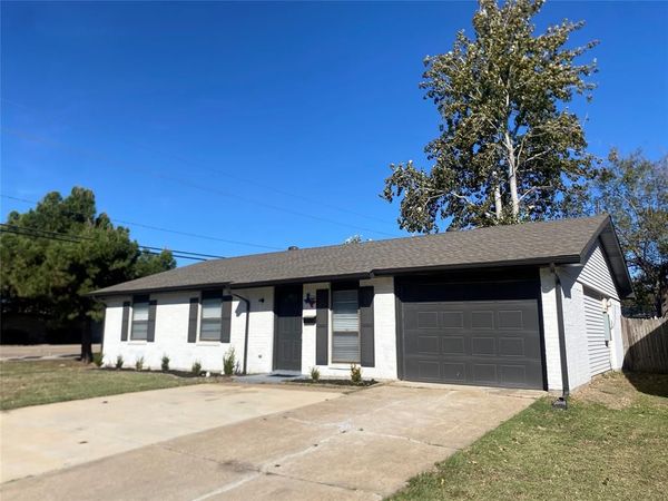 802 Las Palmas Drive , Grand Prairie, TX 75052