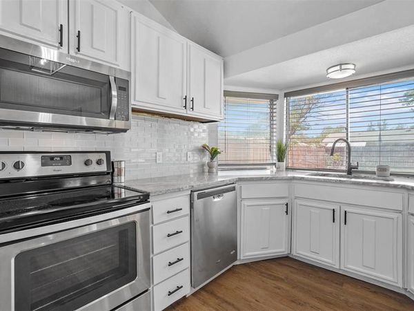 425 Rollingridge Lane, Garland, TX 75043