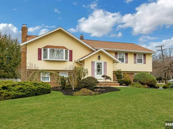 81 Queen Court, HILLSDALE, NJ 07642