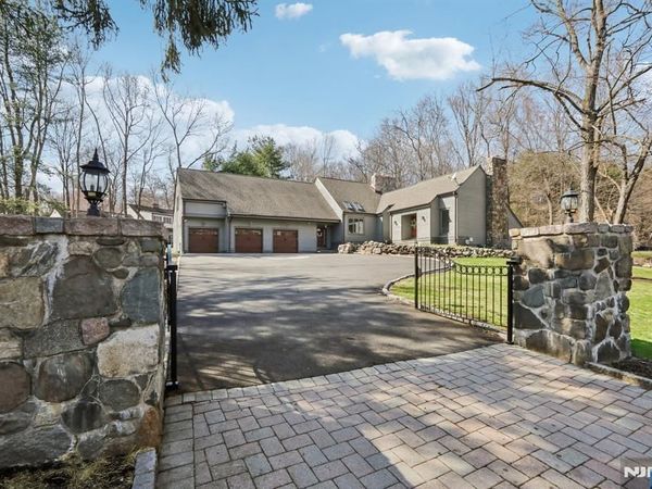 11 Carlough Road, Upper Saddle River, NJ 07458
