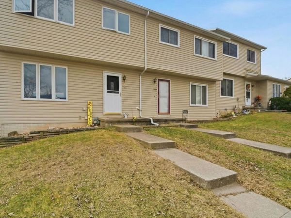 1122 Oleson Road, Waterloo, IA 50702