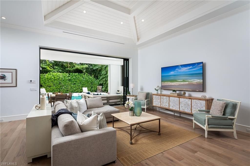 1064 13th St N, Naples, FL 34102 Photo