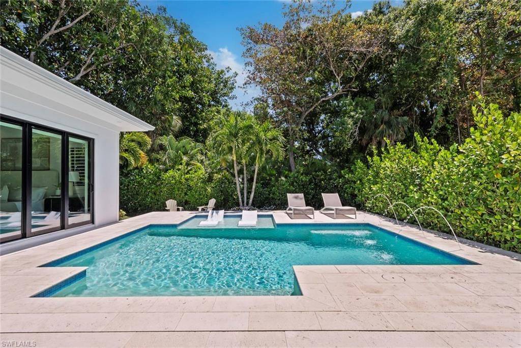 1064 13th St N, Naples, FL 34102 Photo