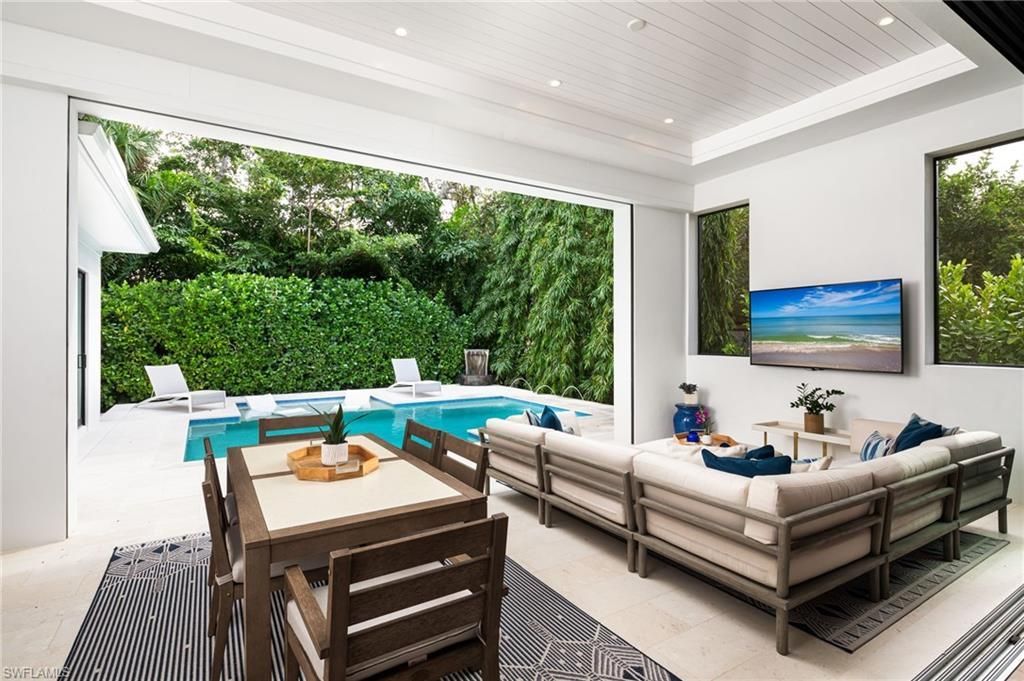 1064 13th St N, Naples, FL 34102 Photo