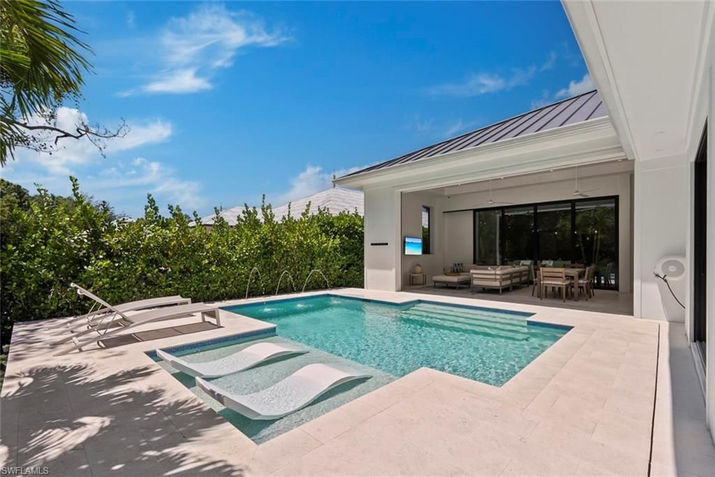 1064 13th St N, Naples, FL 34102 Photo