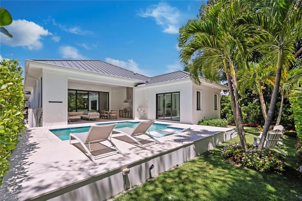1064 13th St N, Naples, FL 34102 Photo